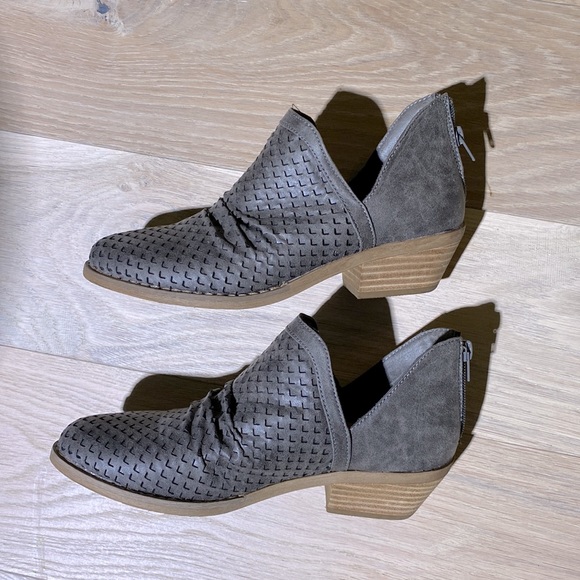 Dolce Vita Faux Leather Zip Booties - Picture 3 of 5